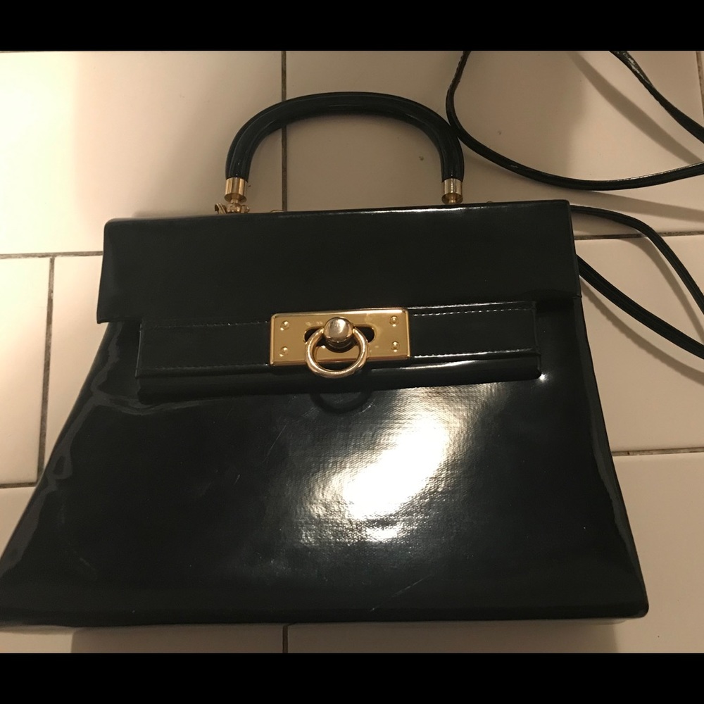 BLACK PATENT PURSE